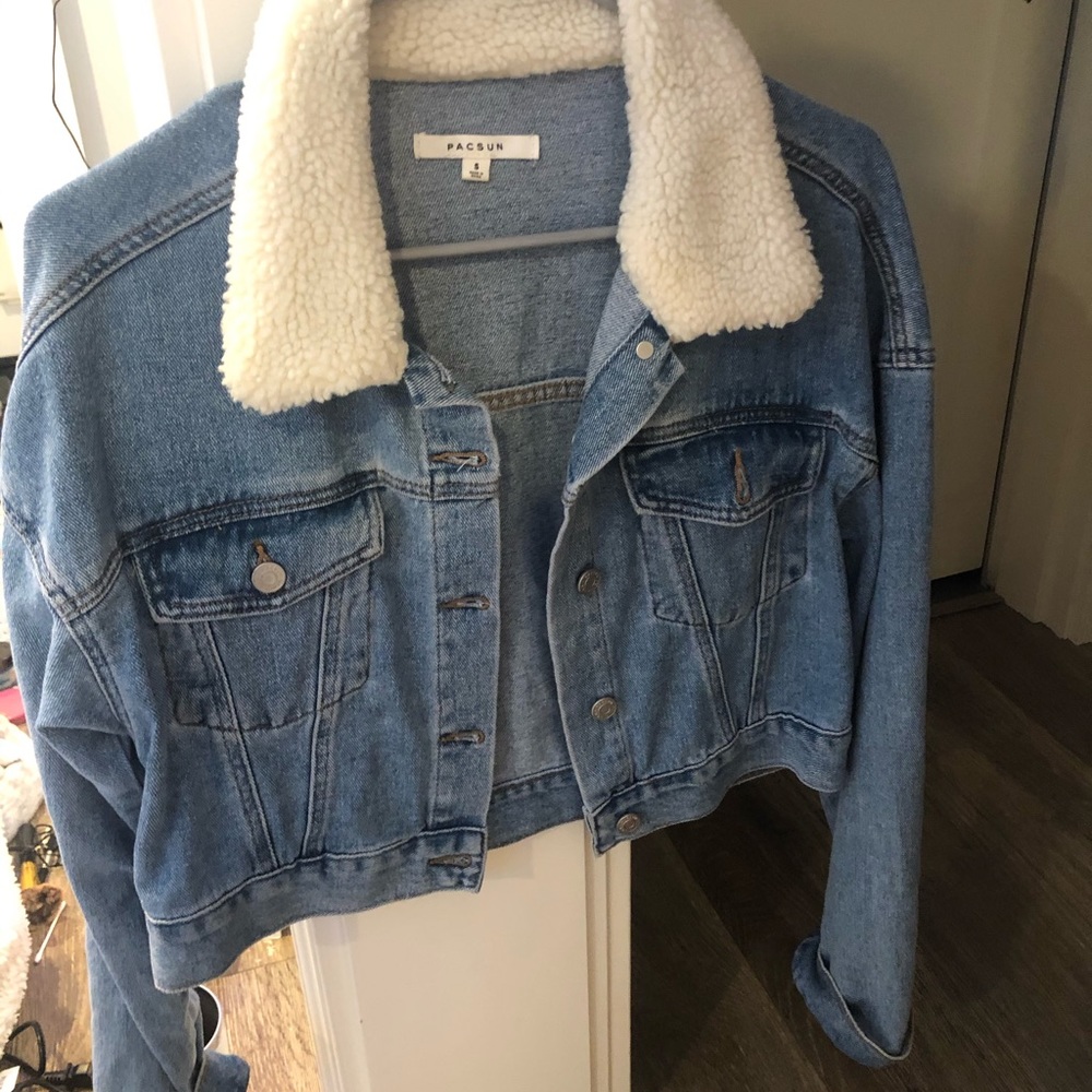 Cropped denim jacket